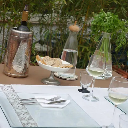 Bed & Breakfast Mea Domus Mergellina Naples